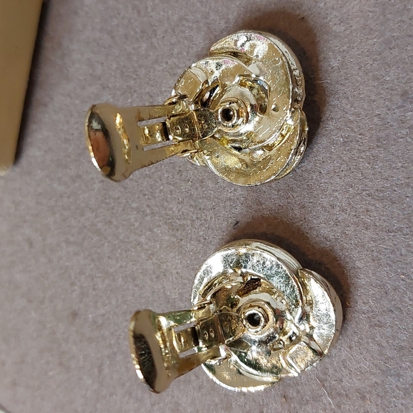 Vintage 50's/60's clip on pink rhinestone swirl earrings - Picture 5 of 5